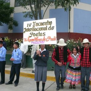 cientos_de_escolares_se_volcaron_a_las_calles_para_recibir_a_los_poetas